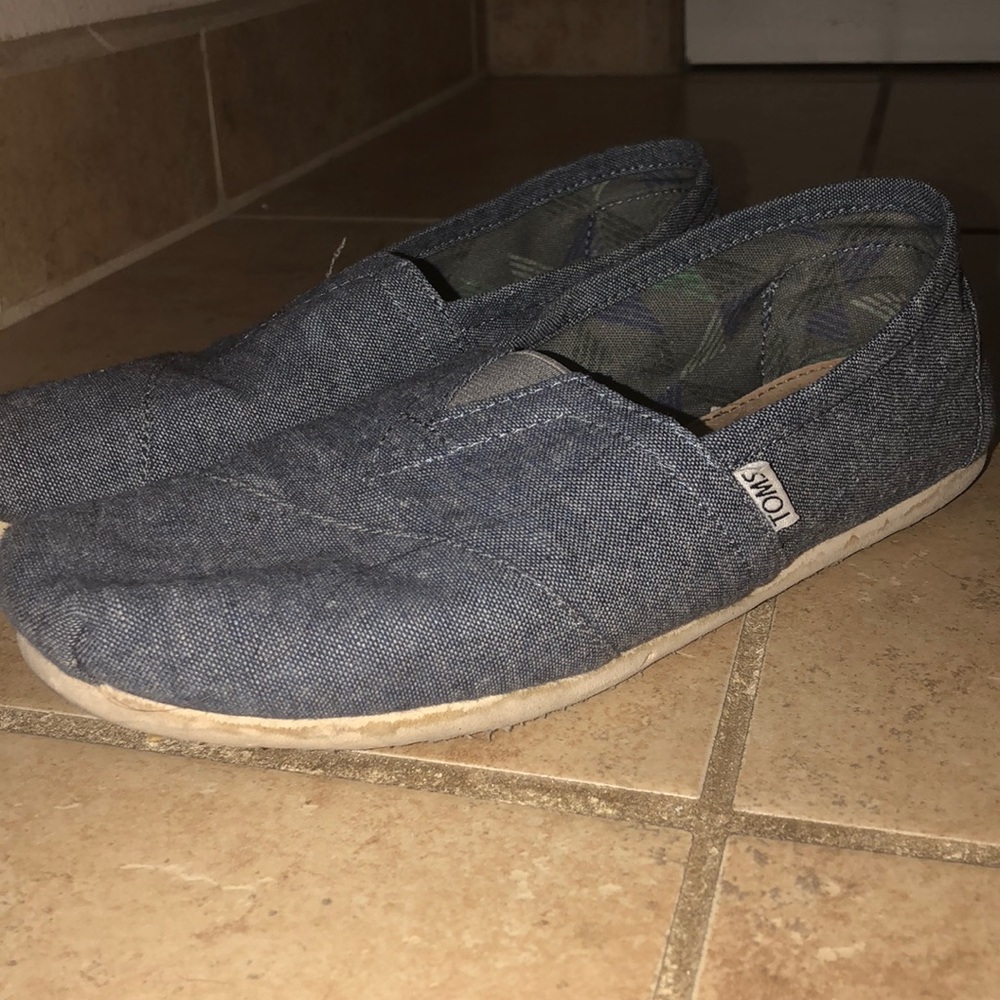 TOMS - Picture 2 of 4